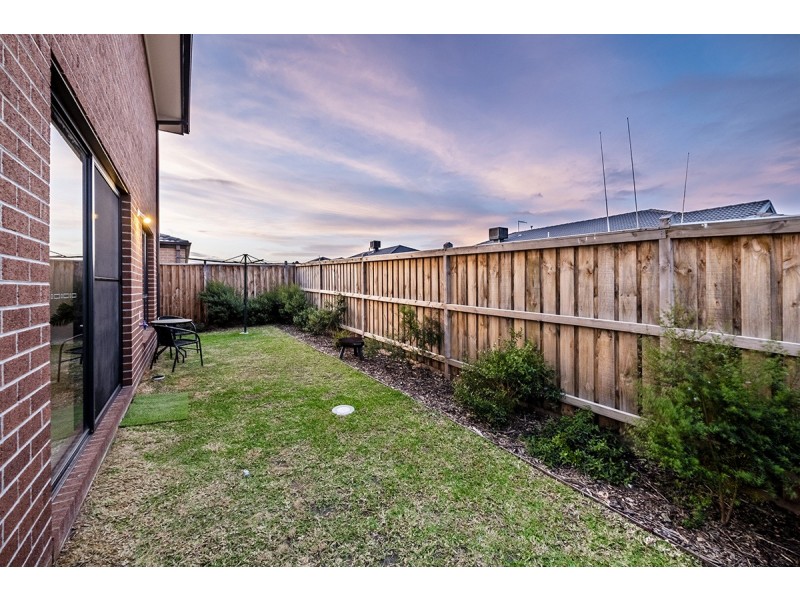 17 Pump House Crescent, Clyde VIC 3978