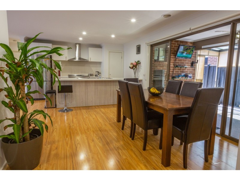 102 Glenelg Street, Clyde North VIC 3978