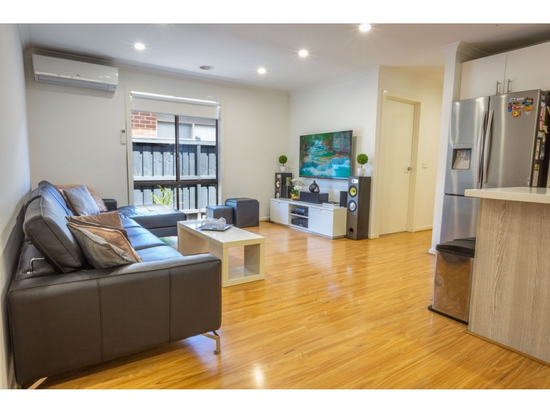 102 Glenelg Street, Clyde North VIC 3978