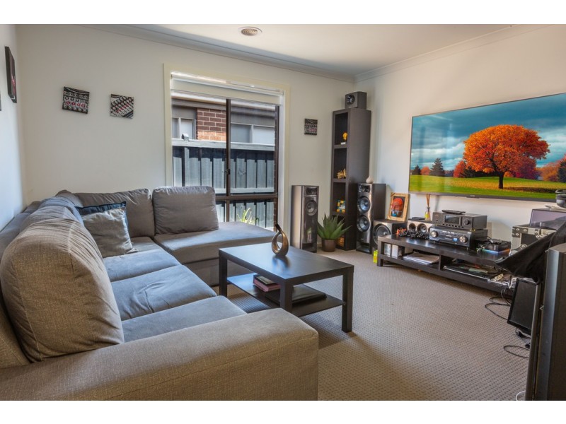 102 Glenelg Street, Clyde North VIC 3978