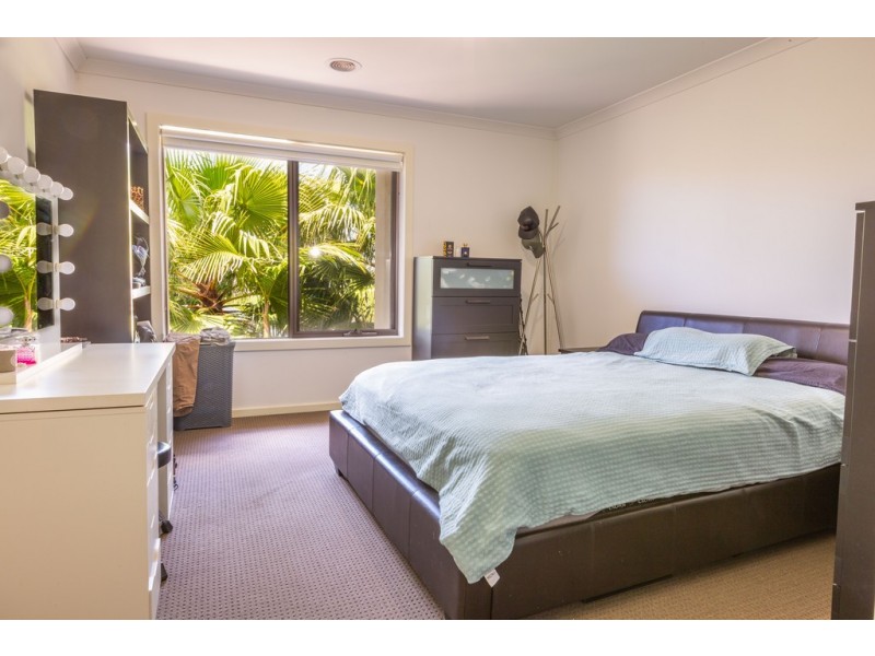 102 Glenelg Street, Clyde North VIC 3978