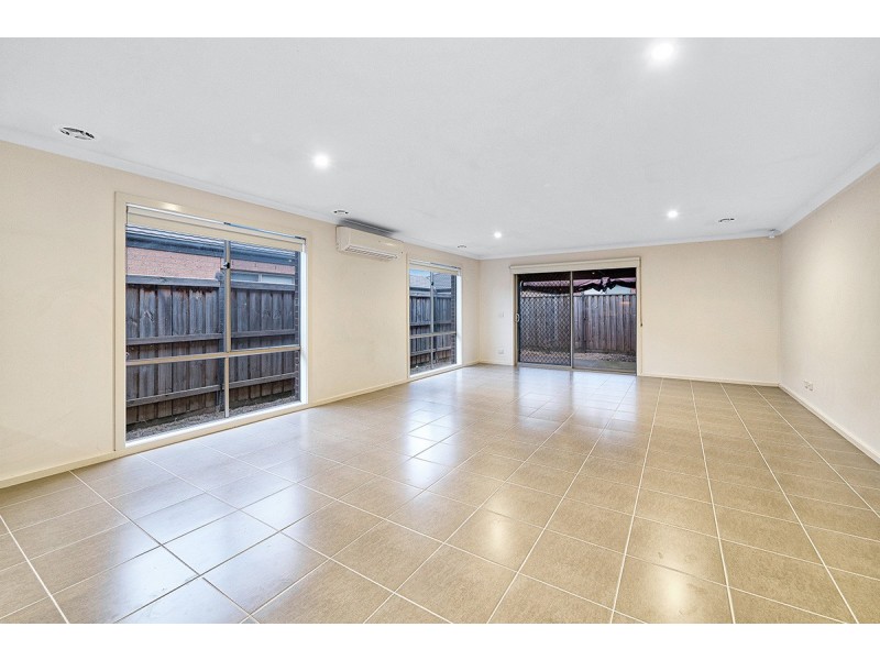 19 Glenelg Street, Clyde North VIC 3978