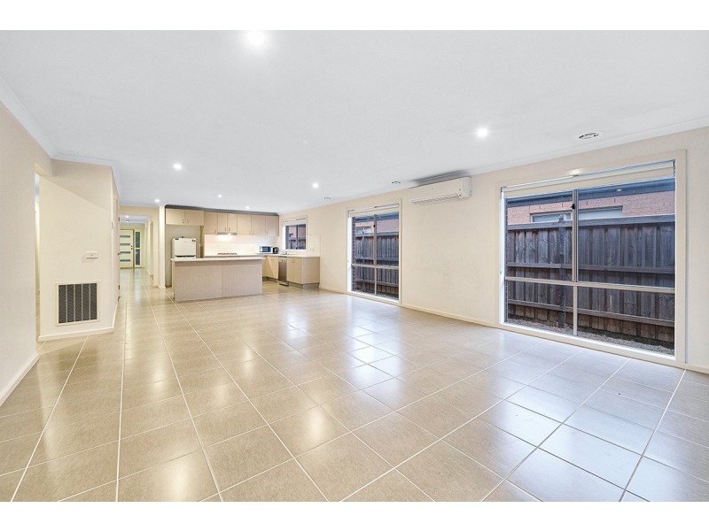 19 Glenelg Street, Clyde North VIC 3978