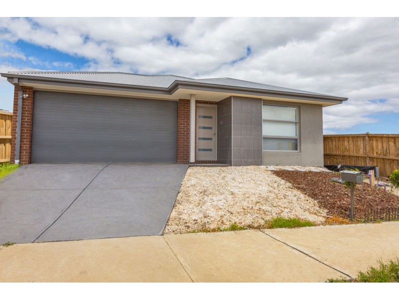 113 Strathlea Drive, Cranbourne West VIC 3977
