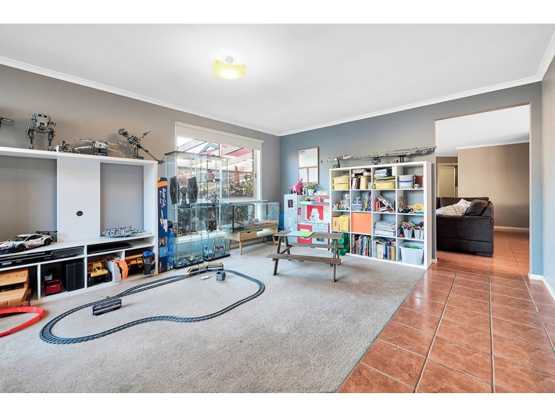 7 Cambridge Close, Cranbourne East VIC 3977
