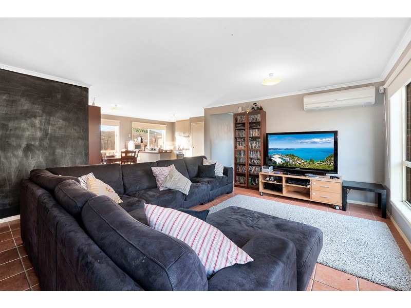 7 Cambridge Close, Cranbourne East VIC 3977