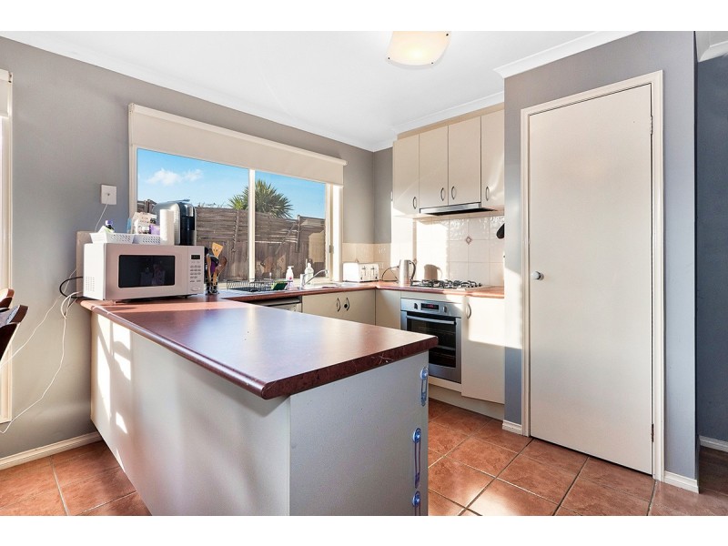 7 Cambridge Close, Cranbourne East VIC 3977