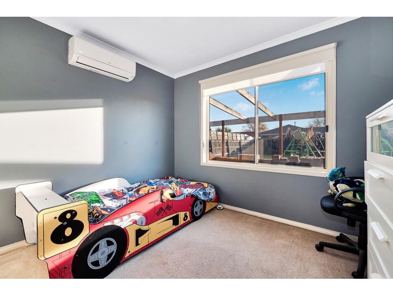 7 Cambridge Close, Cranbourne East VIC 3977