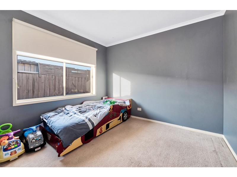 7 Cambridge Close, Cranbourne East VIC 3977