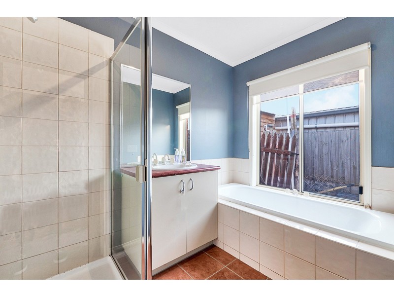 7 Cambridge Close, Cranbourne East VIC 3977