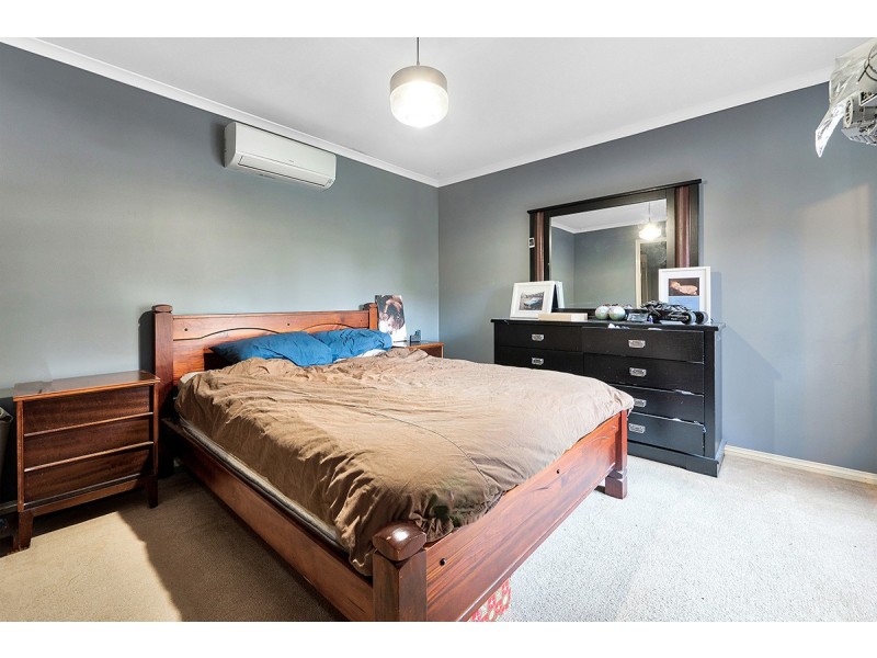 7 Cambridge Close, Cranbourne East VIC 3977