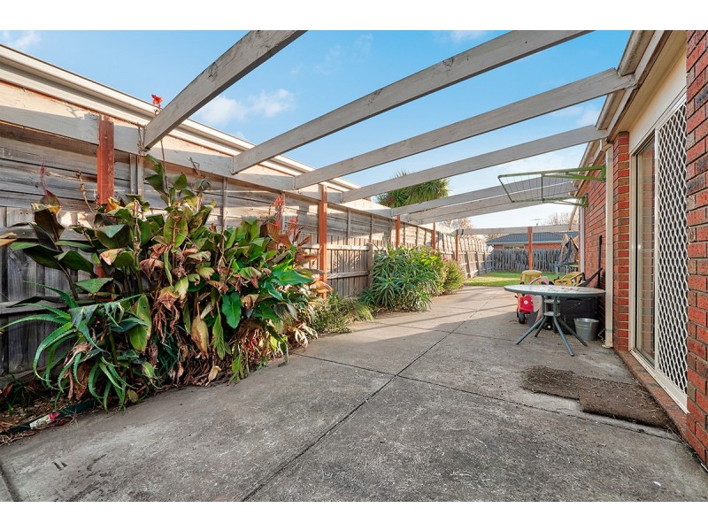 7 Cambridge Close, Cranbourne East VIC 3977