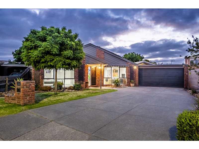 15 Cumquat Court, Cranbourne North VIC 3977