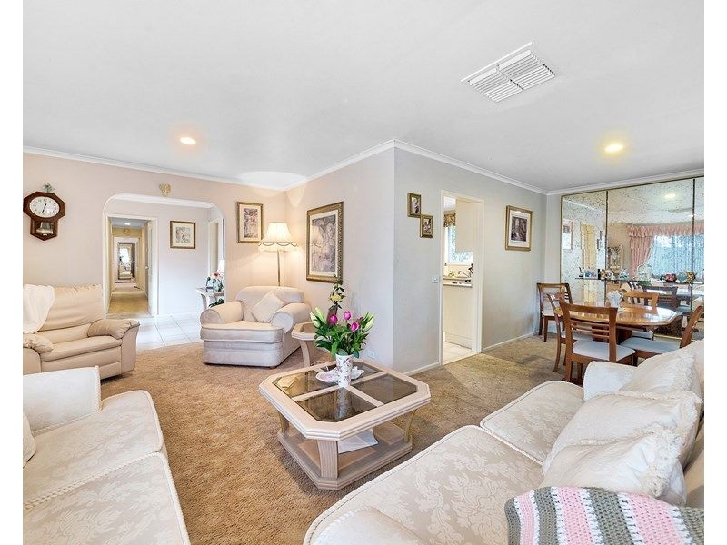9 Dunbar Avenue, Cranbourne VIC 3977