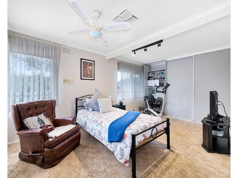 9 Dunbar Avenue, Cranbourne VIC 3977