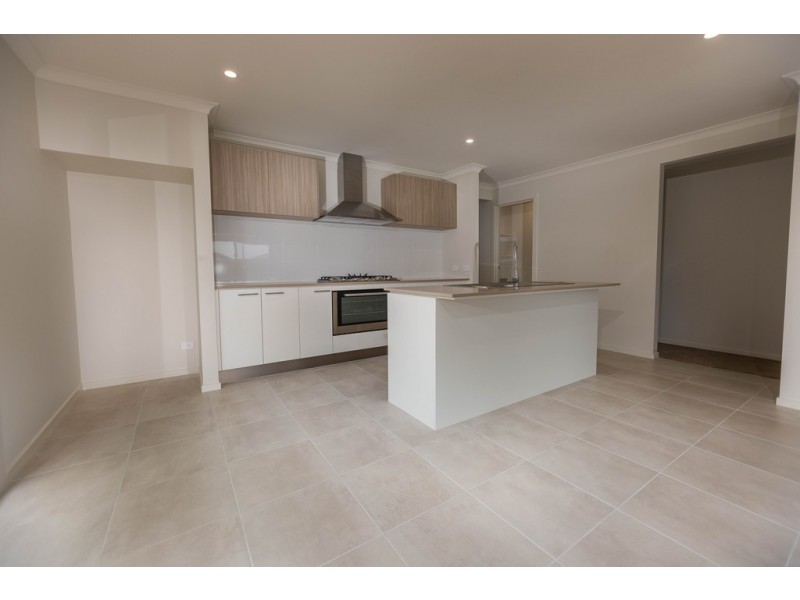 14 Bowler Avenue, Clyde VIC 3978