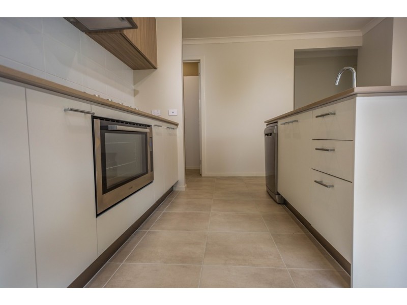 14 Bowler Avenue, Clyde VIC 3978