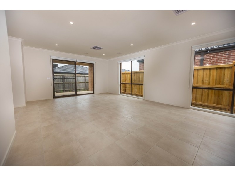 14 Bowler Avenue, Clyde VIC 3978