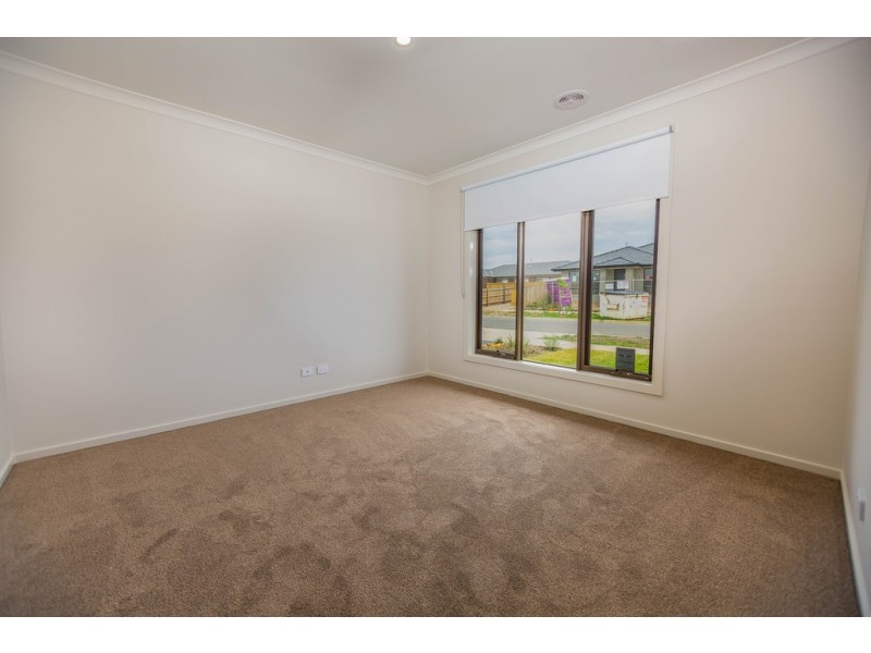 14 Bowler Avenue, Clyde VIC 3978