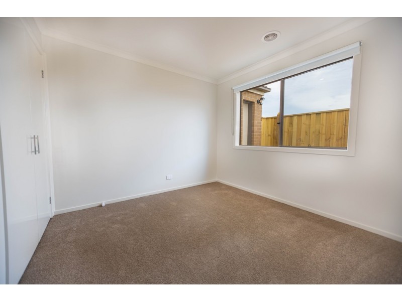 14 Bowler Avenue, Clyde VIC 3978