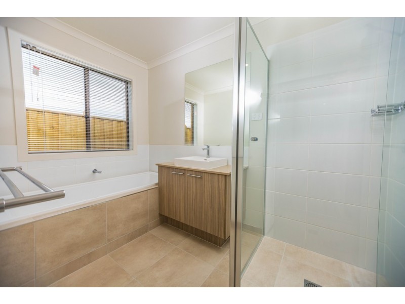 14 Bowler Avenue, Clyde VIC 3978