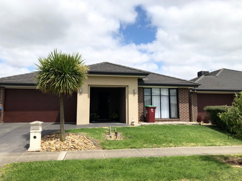 19 Peregrine Street, Cranbourne North VIC 3977