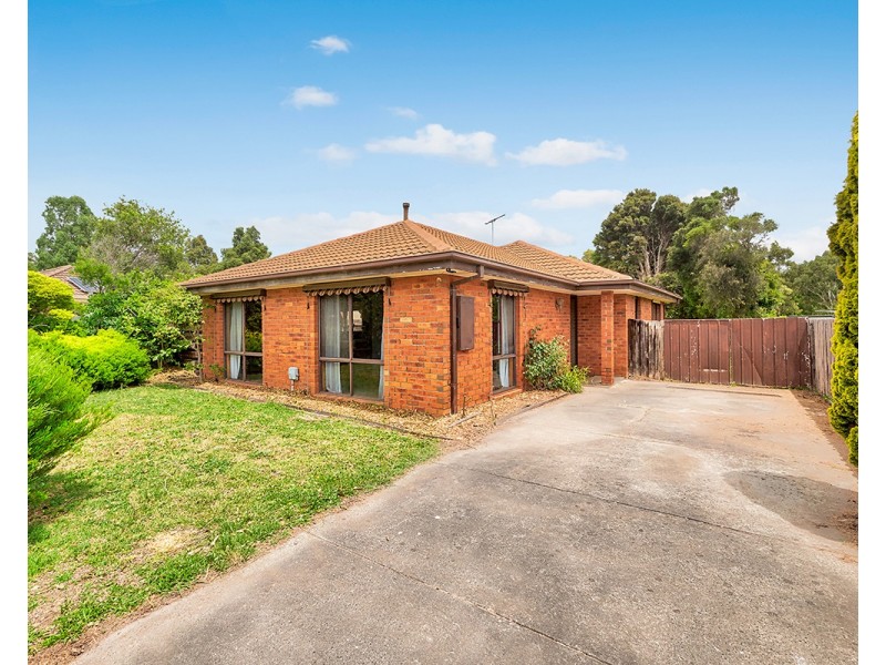 27 Blaxland Avenue, Cranbourne North VIC 3977