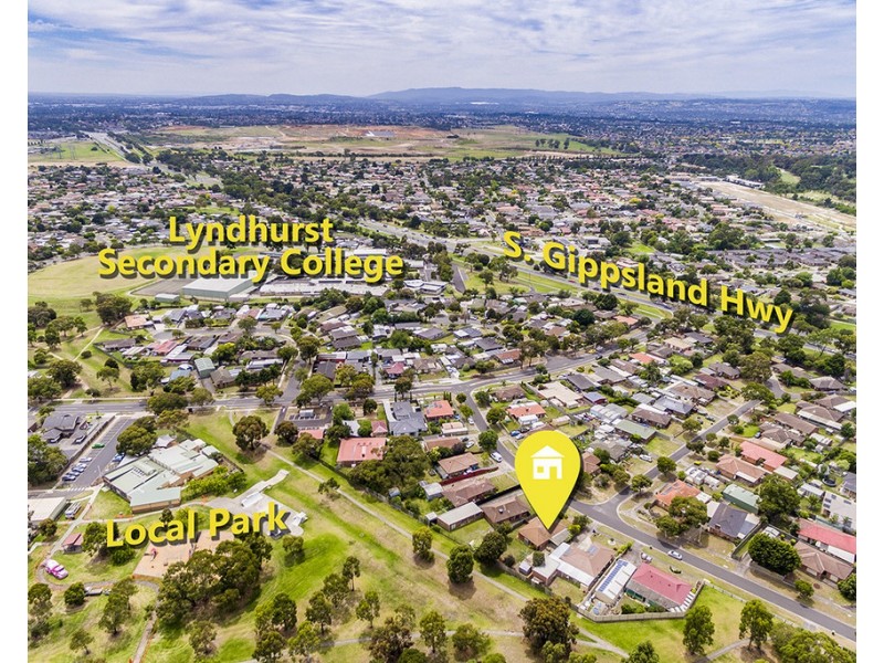 27 Blaxland Avenue, Cranbourne North VIC 3977