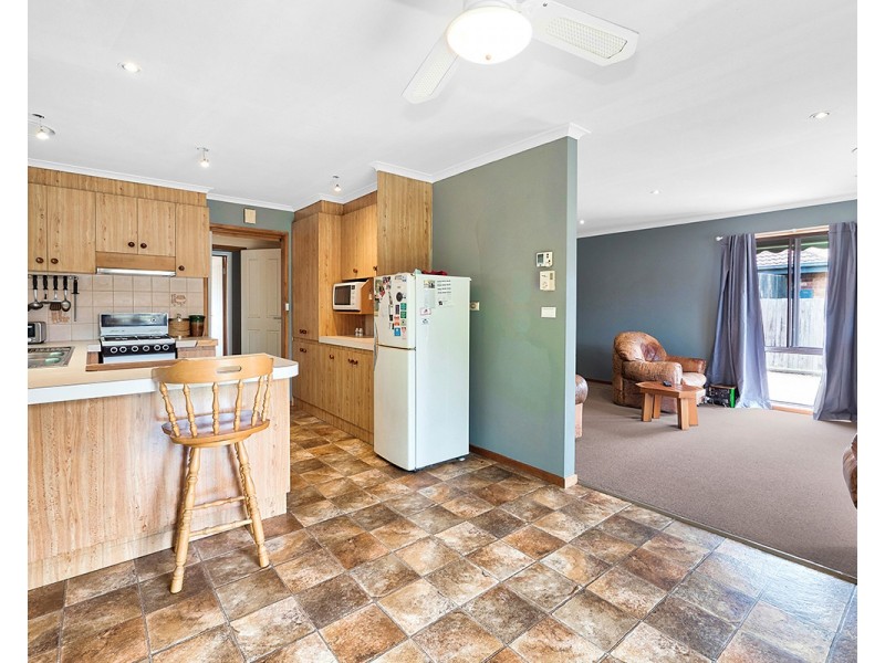 27 Blaxland Avenue, Cranbourne North VIC 3977