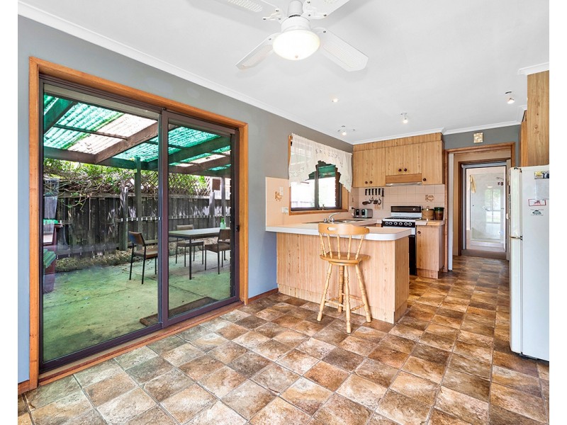 27 Blaxland Avenue, Cranbourne North VIC 3977