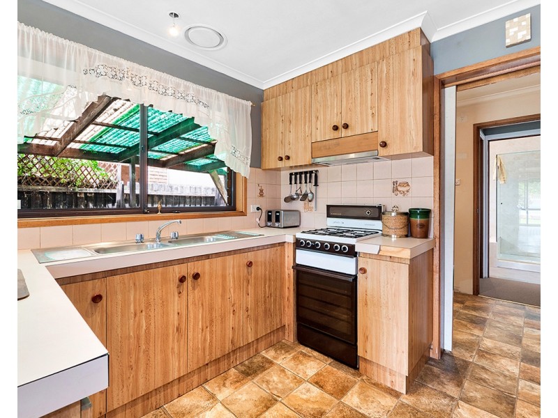 27 Blaxland Avenue, Cranbourne North VIC 3977