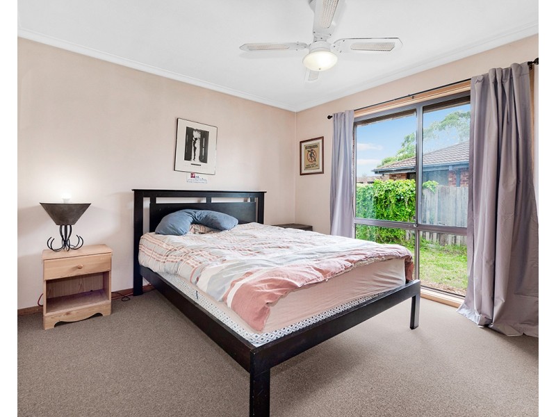 27 Blaxland Avenue, Cranbourne North VIC 3977