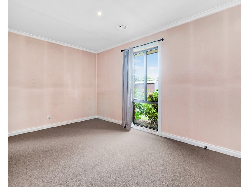 27 Blaxland Avenue, Cranbourne North VIC 3977