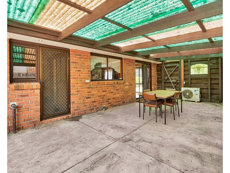 27 Blaxland Avenue, Cranbourne North VIC 3977