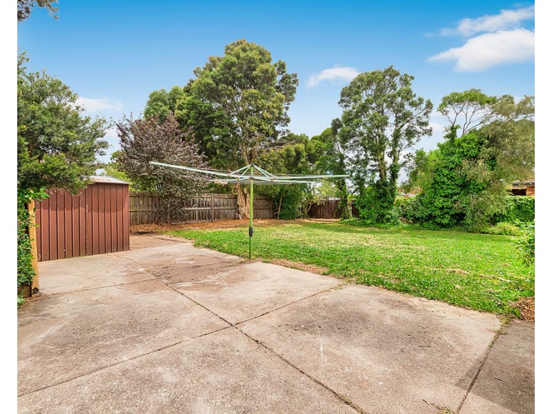 27 Blaxland Avenue, Cranbourne North VIC 3977
