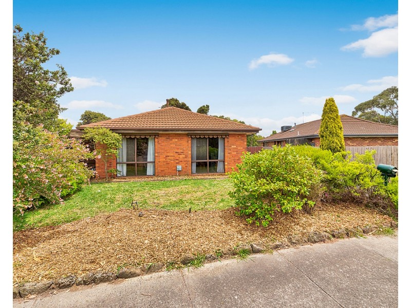 27 Blaxland Avenue, Cranbourne North VIC 3977