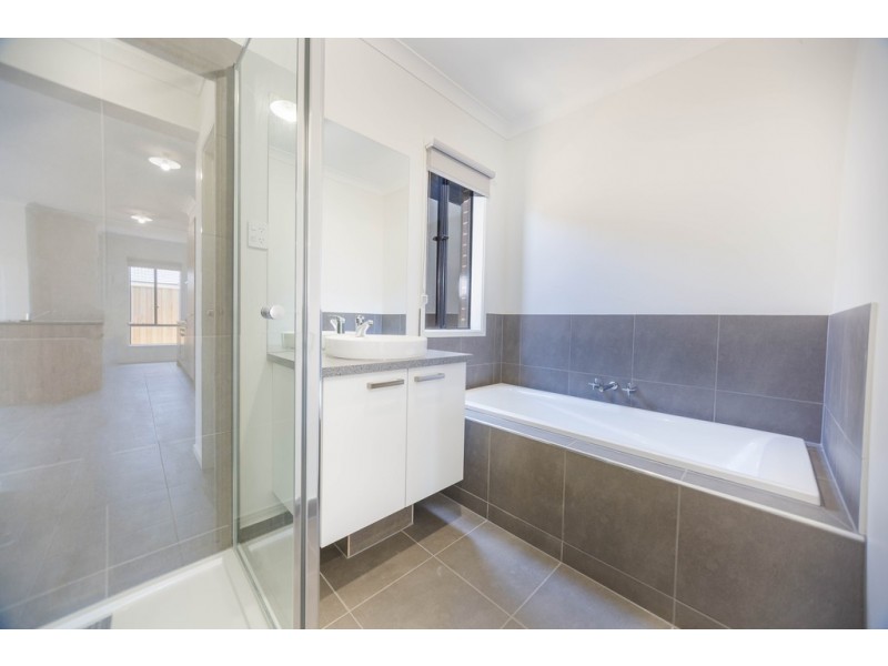 13 Lygon Avenue, Clyde VIC 3978