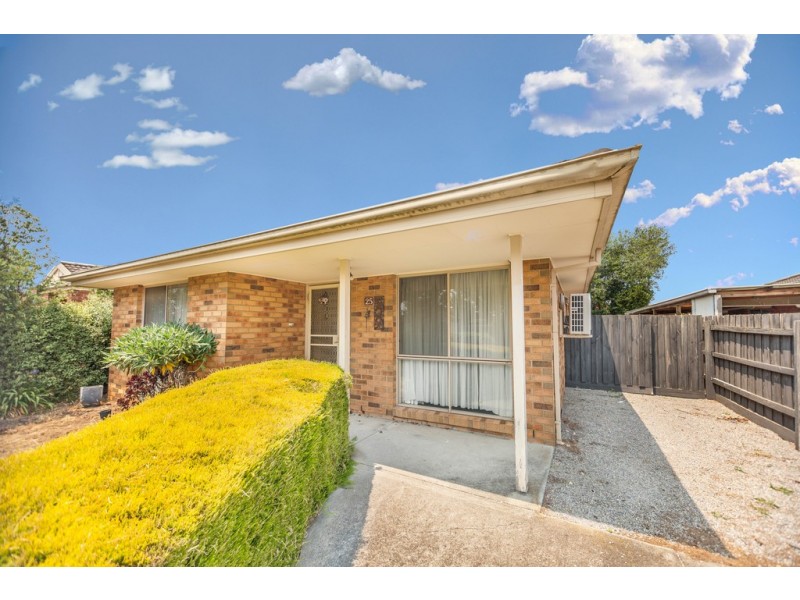 25 Bellbrae Crescent, Cranbourne West VIC 3977