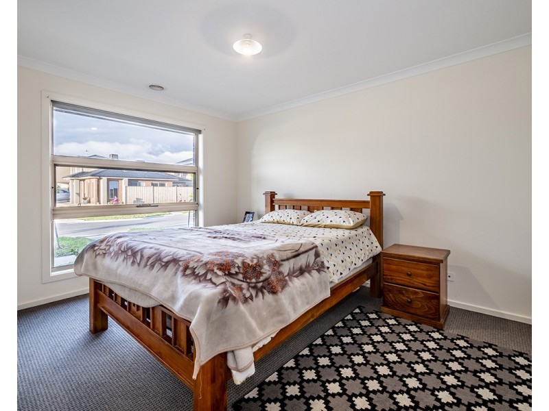 58 Fenway Boulevard, Clyde North VIC 3978