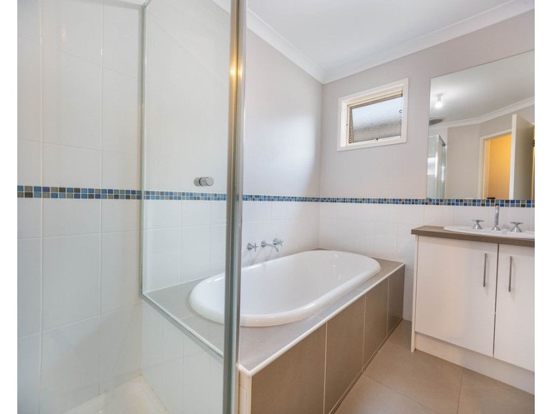 59 Broad Oak Drive, Cranbourne East VIC 3977