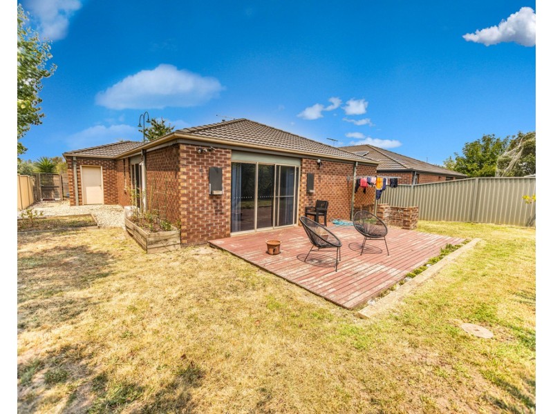 59 Broad Oak Drive, Cranbourne East VIC 3977