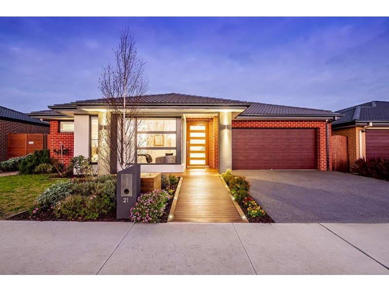 21 Strikeline Crescent, Clyde North VIC 3978