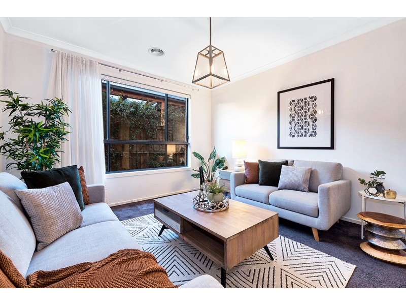 21 Strikeline Crescent, Clyde North VIC 3978