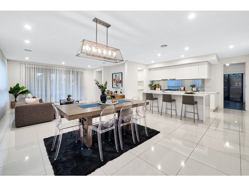 21 Strikeline Crescent, Clyde North VIC 3978