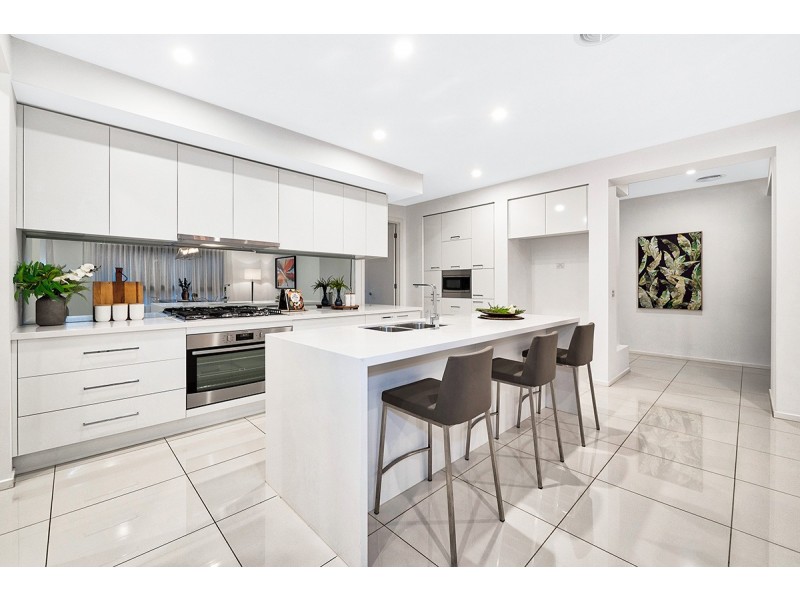 21 Strikeline Crescent, Clyde North VIC 3978