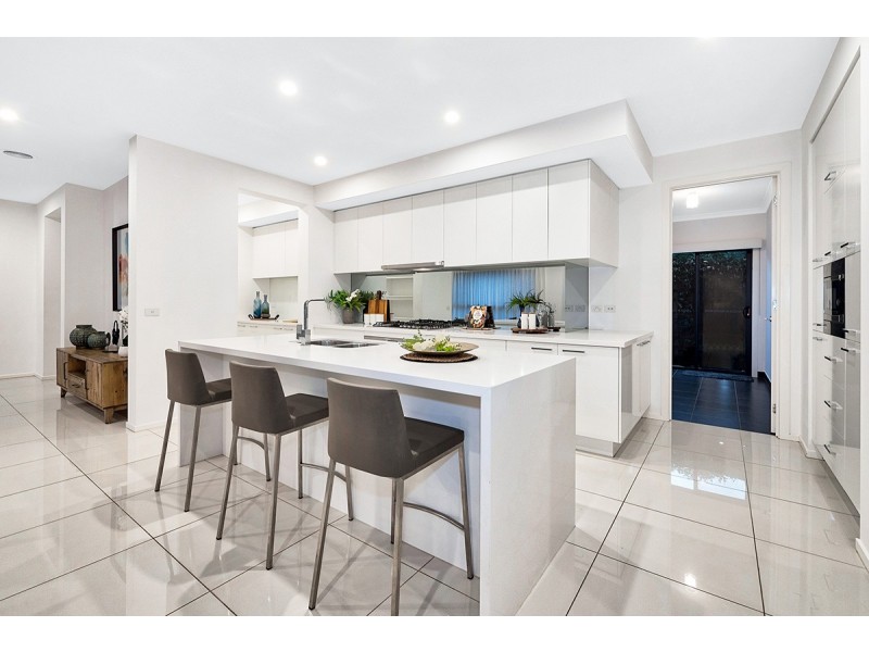 21 Strikeline Crescent, Clyde North VIC 3978