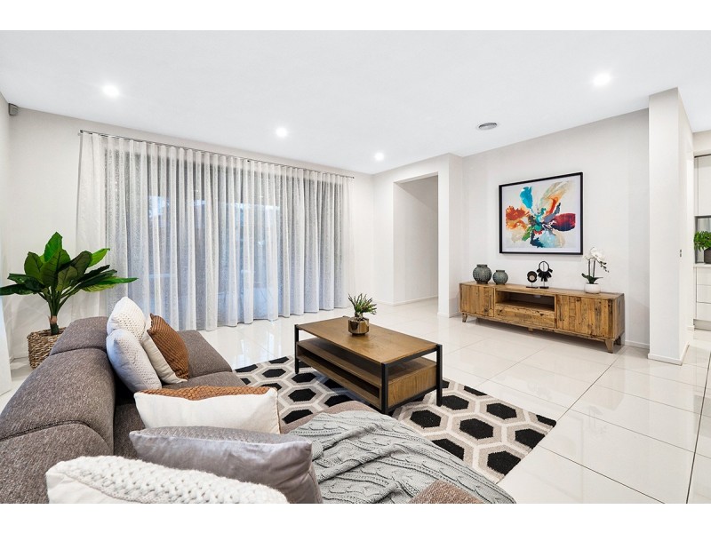 21 Strikeline Crescent, Clyde North VIC 3978