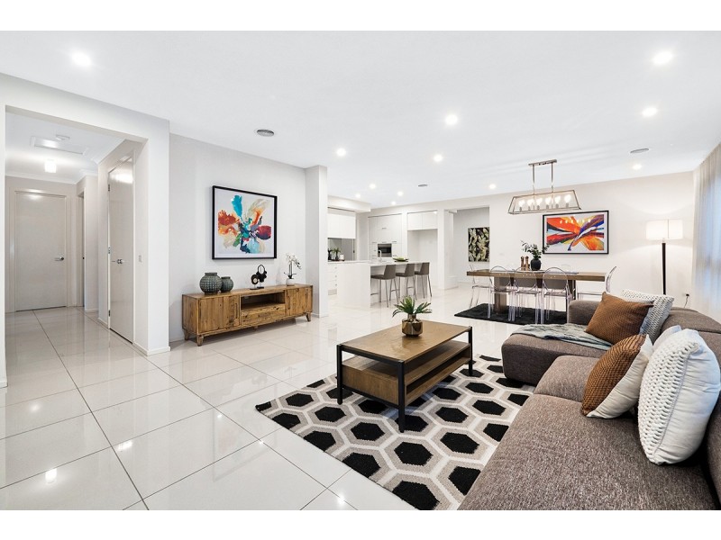 21 Strikeline Crescent, Clyde North VIC 3978