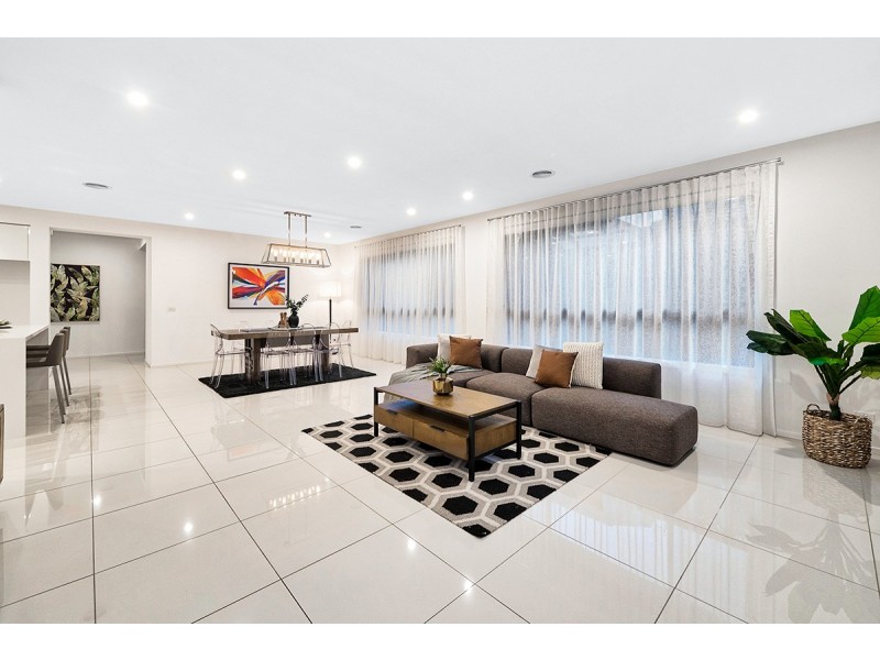 21 Strikeline Crescent, Clyde North VIC 3978