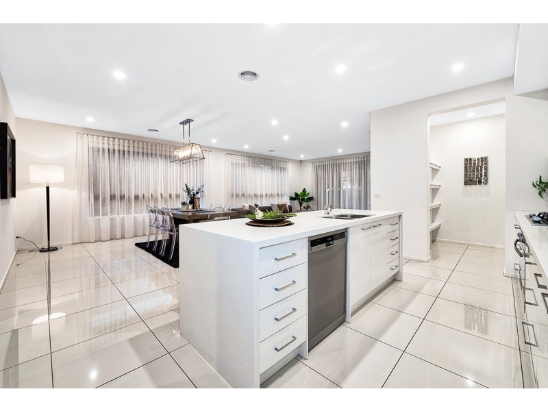 21 Strikeline Crescent, Clyde North VIC 3978